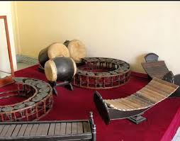 វង់ភ្លេងពិណពាទ្យរបស់ជនរួមជាតិខ្មែរ។